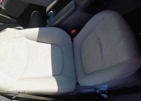 2021 Toyota Sienna Le z USA, uszkodzony, nr VIN 5TDKRKEC7MS009360